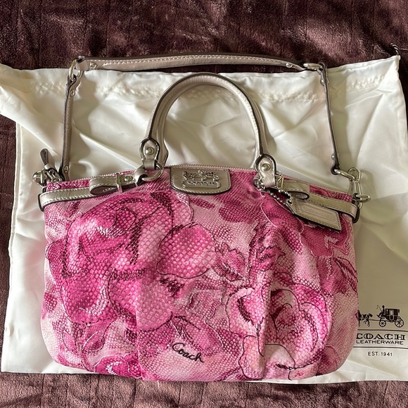 Coach, Madison floral pink 19643 
Doesn’t come with storage bag - Picture 1 of 7